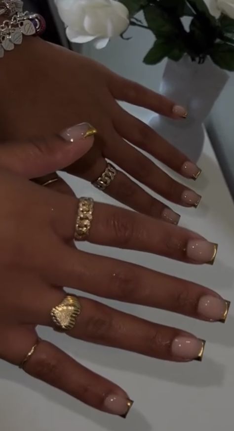 Simple Nails For Birthday, Gold Nails Acrylic French Tips, Short Gold And White Nails, Gold Nails Square Short, Graduation Nails Black Women, Gold Short Nails Ideas, Black And Gold Nails Short Square, Gold Birthday Nails Short, Short Nails Gold Design