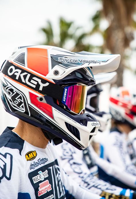 Oakley pleased to announce the launch of the Oakley Airbrake™ MX goggle, a revolutionary product for the Motocross world. Motocross Shop, Motocross Kit, Motocross Goggles, Helmet Paint, Bike Parts, Dirt Bike, Paint Designs, Motocross, Goggles