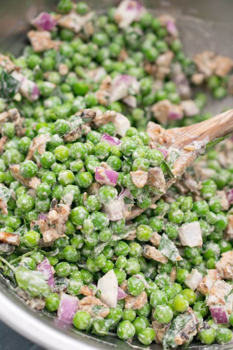 Plant-based pea salad, with easy cashew ranch instead of mayo and cheese; fresh peas, red onion, parsley, and tempeh. Gluten-free, vegan. Vegan Pea Salad, Cold Pea Salad, Green Pea Salad, Green Peas Recipes, Low Carb Sweet Potato, Pea Salad Recipes, Vegetarian Salad Recipes, Best Pasta Salad, Vegan Salad Recipes