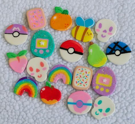 Clay Pins, Clay Magnets, Paint Paint, Cute Polymer Clay, Cute Clay, Diy Clay Crafts, Cool Nail Designs, Craft Sale, Cute Pins