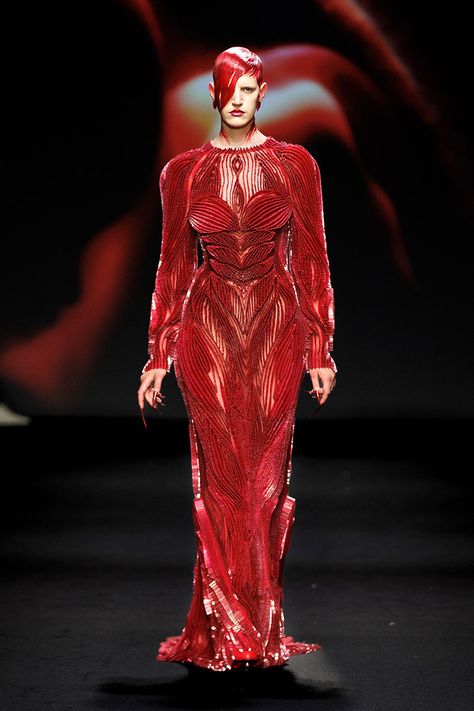 Robert Wun’s 10th Anniversary Couture Collection Robert Wun, Runway Fashion Couture, Moda Paris, Fashion Week Runway, Fashion Show Collection, Fall 2024, Couture Collection, Fashion History, Business Fashion