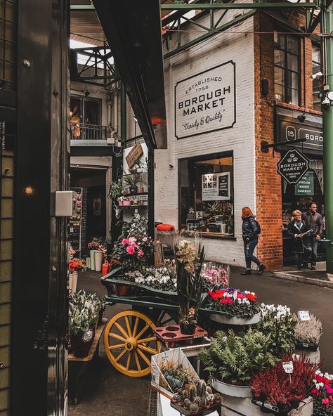 Living In London Aesthetic, London Life Aesthetic, Markets In London, Britania Raya, Borough Market London, London 2022, London Bucket List, Famous Food, London Market