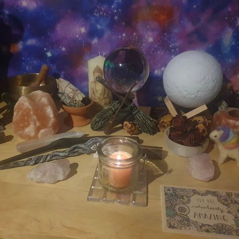 New Moon Altar 8 Phases Of The Moon, First Quarter Moon, Moon Altar, Healing Manifestation, The Phases Of The Moon, Quarter Moon, Moon Energy, Moon Rituals, New Moon Rituals