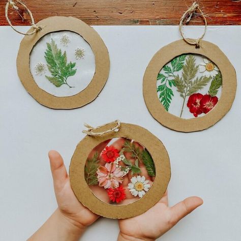 Homemade Cardboard and Nature Ornaments • Little Pine Learners Høstaktiviteter For Barn, Tre Kunst, Holiday Traditions Family, Pressed Flower Crafts, Aktivitas Montessori, Paper Towel Roll Crafts, Toddler Art, Paper Towel Rolls, Nature Crafts