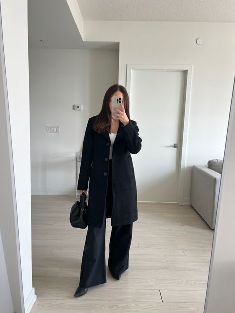 Black wool coat, petite coat, minimal style, black pants, petite black pants, black boots Petite Winter Outfits Casual, Petite Wool Coat, Outfit Ideas Extra, Black Wool Coat Outfit, Petite Fall Fashion, Petite Winter Coats, Petite Winter Outfits, Petite Outfit Ideas, Sloane Tailored Pant