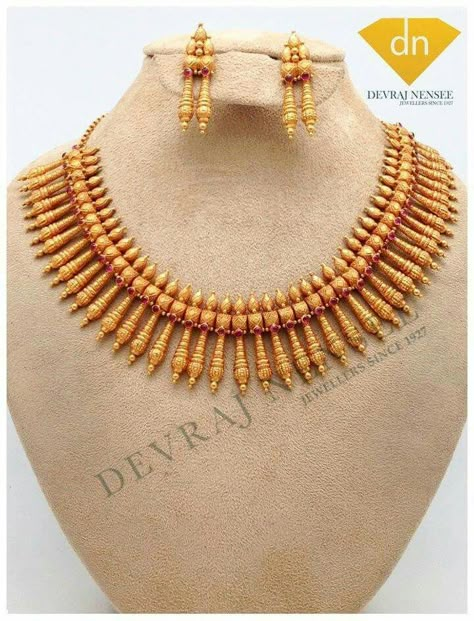 Kerala necklace Kerala Style Necklace, Kerala Design Gold Jewellery, Kerala Necklace Designs, Kerala Necklace, Kerala Jewellery, Gold Necklace Wedding, Pure Gold Jewellery, Antique Gold Jewelry Indian, Antique Jewelry Necklace