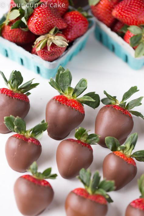 Perfect Chocolate Covered Strawberries, Menu Saint Valentin, Gourmet Chocolate Covered Strawberries, Boozy Chocolate, Chocolate Covered Strawberry Recipe, Blackberry Syrup, Chocolate Dipped Strawberries, Strawberry Dip, Romantic Things