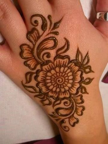 Mehndi Designs For College Girls Small Back Hand Mehndi Designs, Mahandi Desgin Easy And Simple, Cute Mehendi, Henna Kids, Simple Mehandi, Henne Tattoo, Jagua Henna, Tato Jari, Simple Mehendi Designs