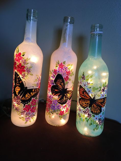 Flowers With Lights, Hand Painted Wine Bottles, Hand Painted Bottles, Couch Small, Handmade Birthday Gifts, Diy Glass Bottle Crafts, Instruções Origami, Jar Art, Glass Bottles Art