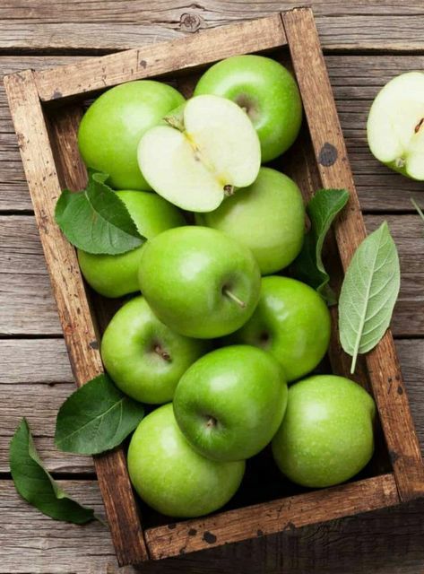 Green Apple Benefits, Green Apple Juice, Werthers Original, Apple Kitchen Decor, Apple Types, Mind Diet, Combine Harvester, Apple Health, Juice Diet