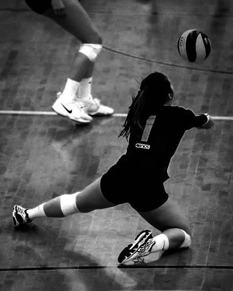 Volleyball Aesthetic, Volleyball Photography, Volleyball Wallpaper, Volleyball Photos, Volleyball Inspiration, Fitness Vision Board, Volleyball Tips, Volleyball Pictures, Coaching Volleyball