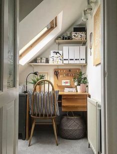 Apartment Vibes, Decor Western, Charming Cottage, Diy Casa, Work Spaces, Home Office Ideas, Small Home Office, Hus Inspiration, Garage House