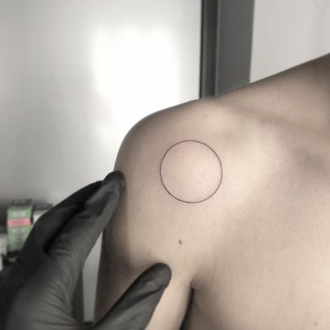 DEEP BLACK TATTOO STUDIO🇮🇹 on Instagram: “Circle ⭕️#finelinetattoo #inktattoo #tattodone #deepblacktattoostudio” Blue Circle Tattoo, Circle Tattoo Shoulder, Circle Shoulder Tattoo, Simple Circle Tattoo, Black Circle Tattoo, Circles Tattoo, Circle Tattoo Meaning, Circle Tattoo Design, Tattoo Circle