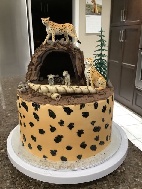 Sloan’s 6th Birthday Cheetah Cake Big Cat Birthday Cake, Diy Cheetah Cake, Cheetah Party Food, Big Cat Birthday Party, Cheetah Cake Ideas, Cheetah Cake Kids, Cheetah Cake Birthday, Cheetah Party Ideas, Cheetah Birthday Party Ideas Kids