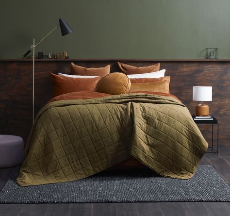 Green And Rust Bedroom, Burnt Orange Bedroom, Olive Bedroom, Casual Bedroom, Ideas Room Decor, Green Apartment, Orange Bedroom, Orange Bedding, Bedroom Updates