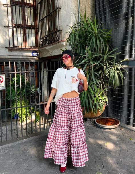 Skirts | Bershka Checkered Maxi Skirt Outfit, Fitted Maxi Skirt Outfit, Long Checkered Skirt, Checkered Skirt Outfit, Bershka Outfit, Red Skirt Outfits, Checkered Outfit, Euro Fashion, Fitted Maxi Skirt