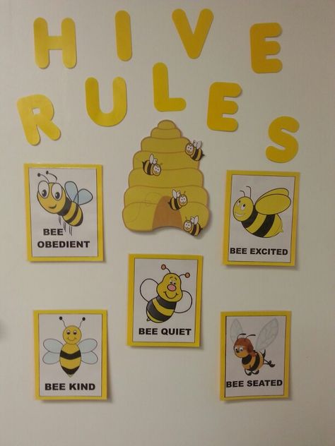 Classroom rules wall:-) Bug Theme Classroom Decorations, Bee Nursery Ideas, Preschool Preparation, Bee Classroom Decor, Preschool Classroom Themes, Classroom Behavior Chart, Honey Bee Theme, Bee Room, Creative Book Cover Designs