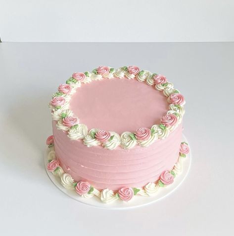 Pretty Cake Decorating, Pink Birthday Cake Ideas, Barbie Themed Cake, Flori Fondant, Floral Cake Design, Bolo Vintage, Pink Birthday Cake, Buttercream Cake Designs, Mini Torte