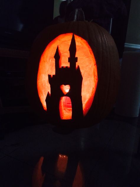 Pumkin Carving Disney Castle, Disney Castle Pumpkin Carving, Castle Pumpkin, Princess Pumpkin, Pumkin Carving, Fun Halloween Crafts, Halloween Pumpkins Carvings, Pumpkin Ideas, Disney Castle