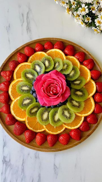 Fruit Tray Designs, Fruit Platter Ideas, Fruit Salad Decoration, Fruit Presentation, Amazing Food Platters, Peaceful Evening, Platter Ideas, Fruit Platter Designs, Fruits Decoration