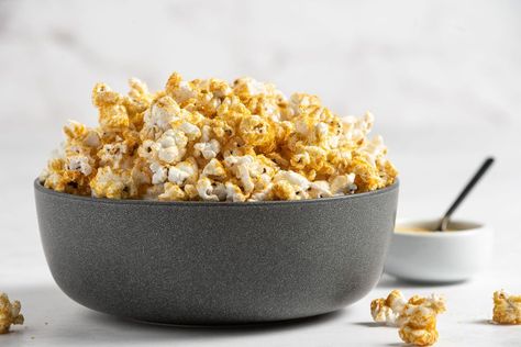 Colored Popcorn Recipe, Nutritional Yeast Popcorn, Popcorn Seasoning Recipes, Nutritional Yeast Recipes, Popcorn Seasoning, Seasoning Recipe, Popcorn Recipes, Flavor Enhancers, Everything Bagel