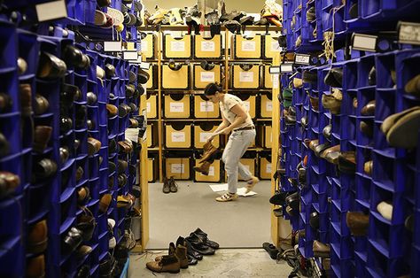 National Theatre shoe storage. Hanging shoe bags from IKEA. Still available? Costume Storage, Bag Storage Ideas, Wardrobe Images, Costume Department, Technical Theatre, Props Storage, Prop House, Theatre Props, Storage Hanging