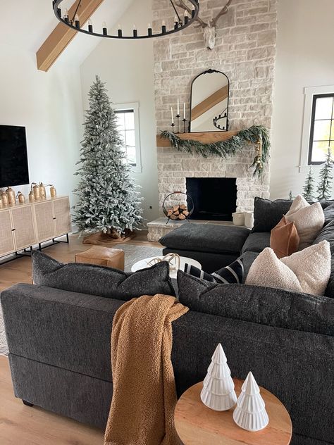 Christmas Cosy, Mobil Homes, Future Farmhouse, Couch Styling, Lazy Morning, Cottage Inspiration, Cosy Home, Mobil Home, Living Room Remodel