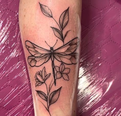 Dragonfly Tattoo Above Knee, Dragonfly Thigh Tattoo, Dragon Fly And Flower Tattoo, Traditional Dragonfly Tattoo, Fly Tattoo, Dragonfly Tattoo, Lip Tattoos, Leg Tattoo, Sketch Pad