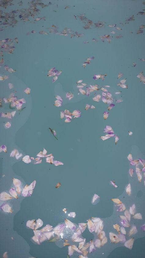 Pisces Moon Aesthetic, Virgo Core, Pisces + Core + Aesthetic, Mercury In Pisces, Venus In Pisces, Angelic Aesthetic, Treating Myself, Aesthetic Water, Dreamcore Aesthetic