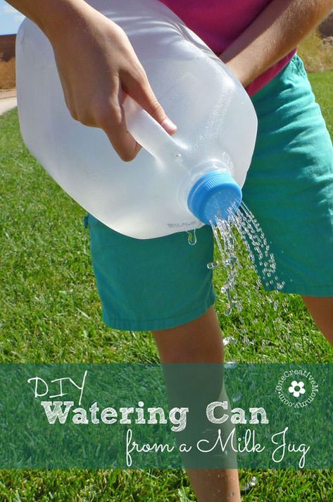 Diy Watering Can, Taman Diy, Earth Day Crafts, Diy Projects For Kids, School Garden, Can Diy, Diy Garden Projects, Gardening For Kids, Plastic Bottle