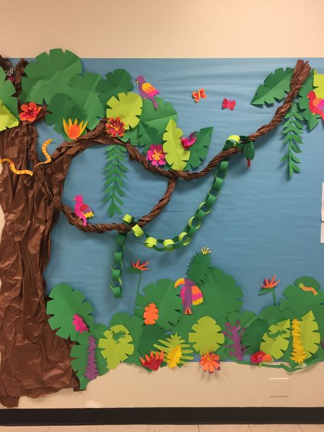 Ideas For Board Decoration, Rainforest Bulletin Board, Jungle Theme Classroom Decorations, Tropisk Fest, Rainforest Classroom, Jungle Vbs, Rainforest Crafts, Preschool Jungle, Rainforest Activities