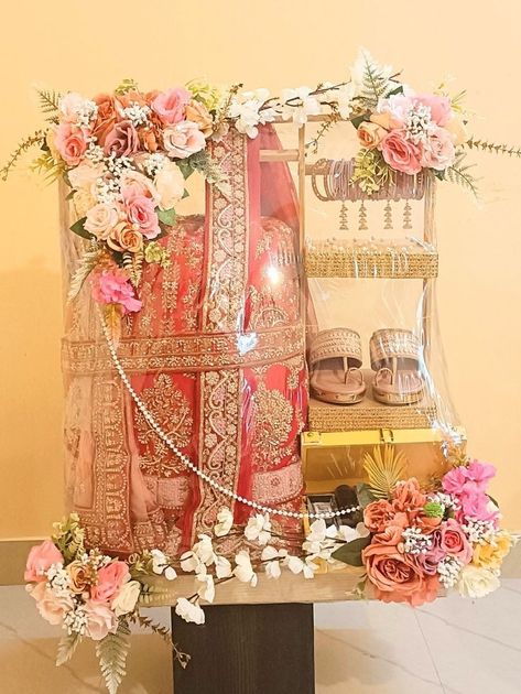 Bridal Dresses Packing Ideas, Shadi Gift Packing Ideas, Paking Idea Dress, Engagement Marawa Ideas, Mamera Decoration Ideas, Mameru Decoration Ideas, Eidi For Bride Packing Ideas, Bridal Gift Wrapping Ideas Packaging, Marawa Packing Ideas