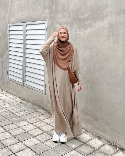 Outfit Hijab Syari Casual, Hijab Abaya Outfits, Umroh Outfit, Hijab Syar'i Style, Outfit Abaya, Ootd Hijab Syari, Islamic Modest Fashion, Online Shopping Sites Clothes, Hijab Model