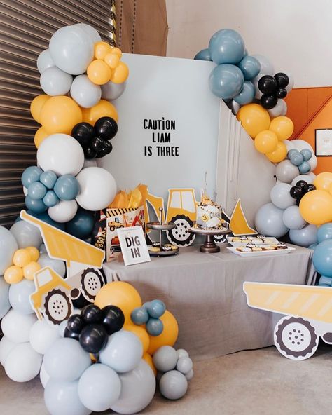 Digger Birthday, 4de Verjaardag, Construction Theme Birthday Party, 2nd Birthday Party For Boys, Construction Theme Party, Construction Birthday Party, 2nd Birthday Boys, Baby Birthday Themes, Third Birthday Party