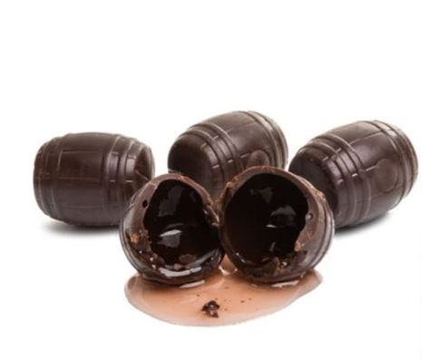 wine chocolates Alcoholic Chocolate, Liquor Chocolates, Liquor Filled Chocolates, Alcohol Chocolate, Rum Truffles, Chocolates Cakes, Filled Chocolates, Wine Benefits, Wine And Chocolate