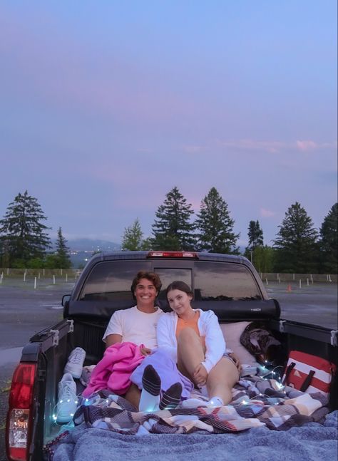 Drive In Movie Aesthetic Couple, Drive In Date, Drive In Movie Date, Couples Movie Night, Trip Checklist, Road Trip Checklist, Dream Dates, Movie Date, Cute Date Ideas