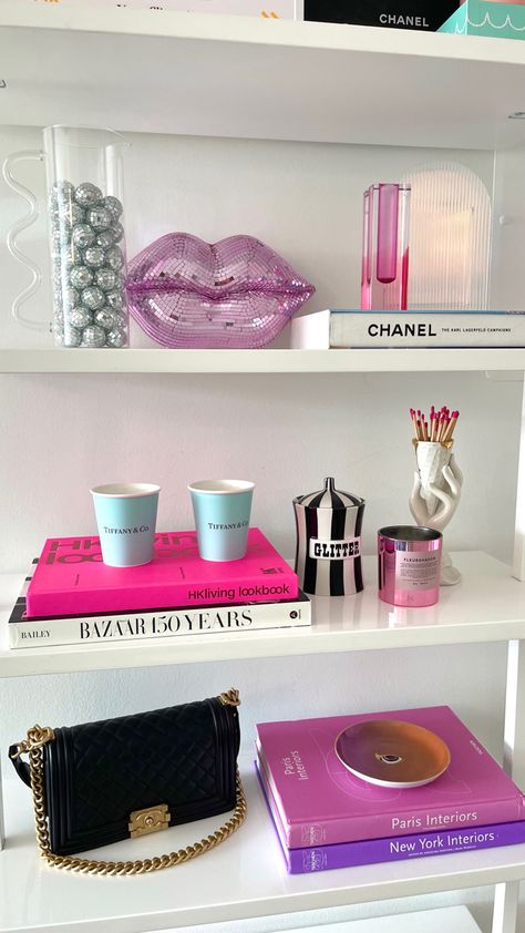 Cb2 bookshelf styling colorful home decor, pink home decor Shelf Decor Room Ideas, Books Bedroom Ideas, Fashionista Room Decor, Coffee Book Decor, Jonathan Adler Office, Trendy Shelf Decor, Shelf Decor Bedroom Colorful, College Apartment Coffee Table, Shelf Decor College