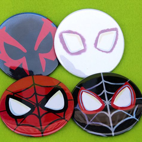 These buttons are inspired by the newest Spider-Man movie, Spider-Man: Across The Spider-Verse. These are 3 inch buttons & are meant to be shown off! There are buttons for Spider-Man, Miles, Spider-Man 2099 & Spider-Gwen. Spiderman Pottery Painting, Spiderman Ceramics, Spiderman Pottery, Spider Man Movie, Spider Man 2099, Spider Man Miles, Spider Man Across The Spider Verse, Man Spider, Cd Design