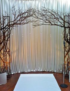 flying pig window Diy Wedding Arbor, Diy Fotokabine, Diy Wedding Arch, Wedding Arbors, Garden Backdrops, Diy Wedding Backdrop, Wedding Ceremony Arch, Prom Decor, Wedding Arbour