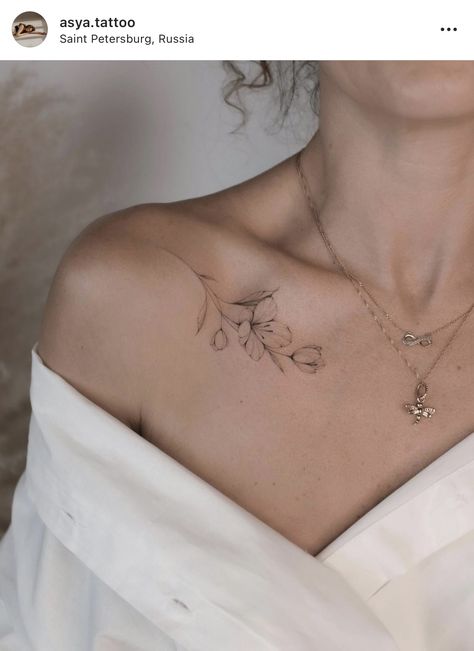 Front Shoulder Tattoos, Small Shoulder Tattoos, Bone Tattoos, Flower Tattoo Shoulder, Petite Tattoos, Chest Tattoos For Women, Shoulder Tattoos For Women, Collar Bone Tattoo, Classy Tattoos