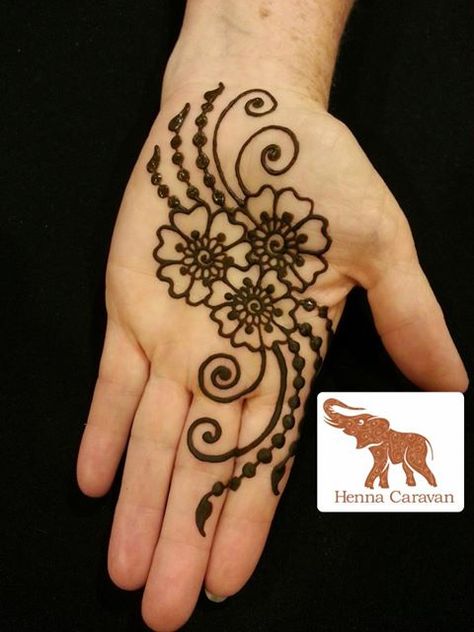 Flowers hand henna www.hierishetfeest.com Beginner Mehendi, Flowers Mehendi, Mehndi Kids, Circle Henna, Mehndi Flowers, Palm Henna Designs, Small Henna Designs, Feet Mehndi, Palm Henna