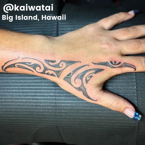 Polynesian Hand Tattoo Women Samoan Tattoo, Māori Hand Tattoo, Tamoko Women Maori Tattoos Forearm, Maori Wrist Tattoo, Māori Tattoo Women, Ta Moko Women Arm, Tamoko Maori Design Arm, Thigh Tamoko, Maori Tattoo Arm Woman