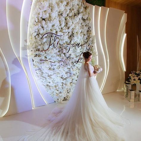 Wedding Decorations Hall, Photowall Ideas, Elegant Backdrop, Reception Backdrop, Wedding Reception Backdrop, Wedding Stage Design, Wedding Backdrop Design, Wedding Backdrop Decorations, Wedding Stage Decorations