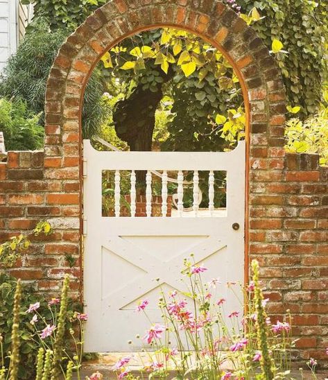 Rustic Garden Gates, Garden Gates Ideas, Gates Ideas, Wooden Garden Gate, Brick Archway, Garden Archway, Garden Gates And Fencing, Garden Gate Design, Decorative Garden Fencing