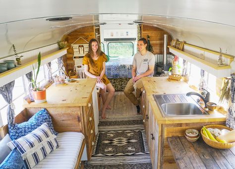 Tessa and Jacob from The Free to Wander Bus built this epic skoolie conversion for about $12,000 CAD ($9,244 USD), including the cost of the bus, new tires, and mechanical work to get it on the roa… Bus Tiny House, Skoolie For Sale, Short School Bus, Bus Conversion For Sale, School Bus Tiny House, School Bus Camper, School Bus House, Converted School Bus, Converted Bus