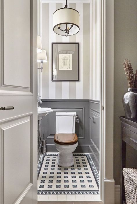 Bathroom Wainscoting, Wainscoting Bathroom, Small Toilet Room, Best Bathroom Designs, Bad Inspiration, Toilet Room, Small Toilet, Trendy Bathroom, Bathroom Design Small