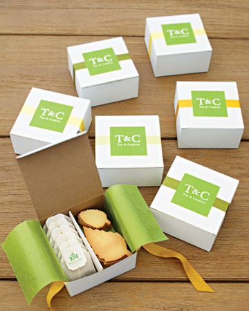 Tea and cookies wedding favors! Now this is something I would actually love to receive as a wedding favor! Cookie Wedding, Cookie Wedding Favors, Tea Cookies, Cookie Favors, Wedding Favors Fall, Cookie Packaging, Cadeau Diy, Martha Stewart Weddings, Party Girl