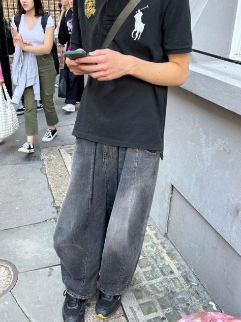 Grunge Polo Shirt Outfit, Men Polo Shirt Outfit, Raf Simons T Shirt, Polo Street Style, Polo Shirt Aesthetic, Polo Shirt Outfit, Polo Outfits, Polo Outfit Men, Polo Shirt Outfit Men