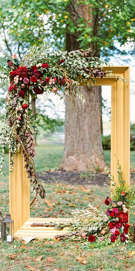 This old frame makes such a gorgeous backdrop for a wedding altar. ���🌺 --------------- #repurposed #frames #diy #tips #recycle #picture #recycling #recycled #reuse #marriage Picture Frame Backdrop Wedding, Outdoor Photo Backdrop Diy, Photo Frame Floral Arrangement, Wedding Frame Photo Booth, A Frame Backdrop, Picture Frames Wedding Decoration, Picture Frame Wedding Arch, Picture Wall Ideas Wedding, Diy Wedding Picture Backdrop