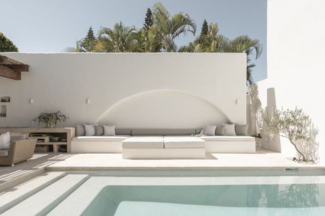 RENOVATION YAROOMBA HOUSE - Mediterranean - Other - by De Vere Design Co. | Houzz AU Mediterranean Pools, Bali Backyard, Mediterranean Pool Design, Mediterranean Inspired Home, Mediterranean Pool, House Mediterranean, Outdoor Pool Area, Swimming Pool Architecture, Villa Pool